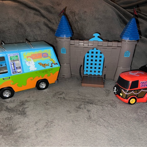 2005 Scooby-Doo Mystery Machine Ghost Patrol Haunted Castle Playset Pirate Van - Picture 16 of 16